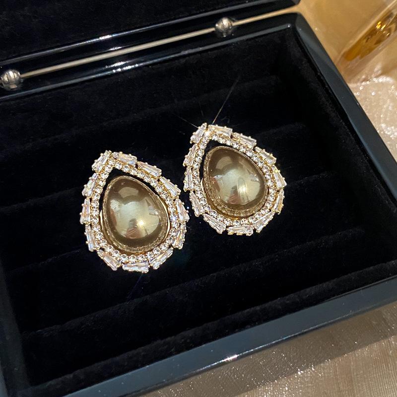 Elegant Zircon Pearl French Retro Luxury Earrings 2025
