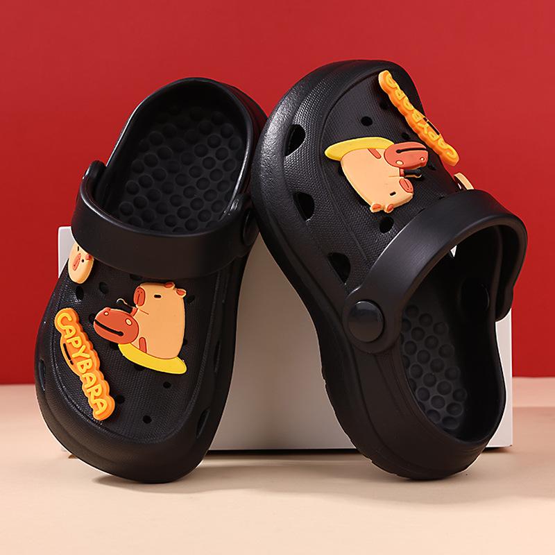 Детские дырчатые туфли мультяшные для девочек летняя носка нескользящие наступающие на говно EVA для мальчиков пляжные крутые шлепанцы на толстой подошве