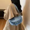 Повседневная спортивная легкая джинсовая сумка женская 2025 осень новая нишевая на плечо сумка-мессенджер простая сумка-седло