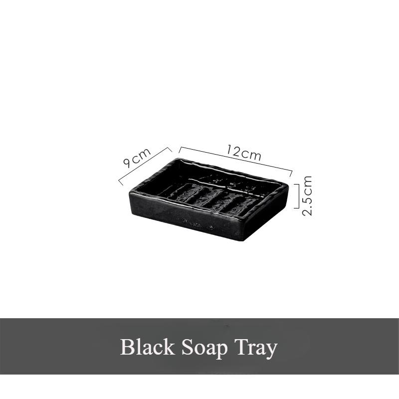 Набор необходимых принадлежностей для ванной комнаты, флаконы для шампуня, стакан для ополаскивателя для полости рта, столешница для ванной комнаты, уборка дома и квартиры