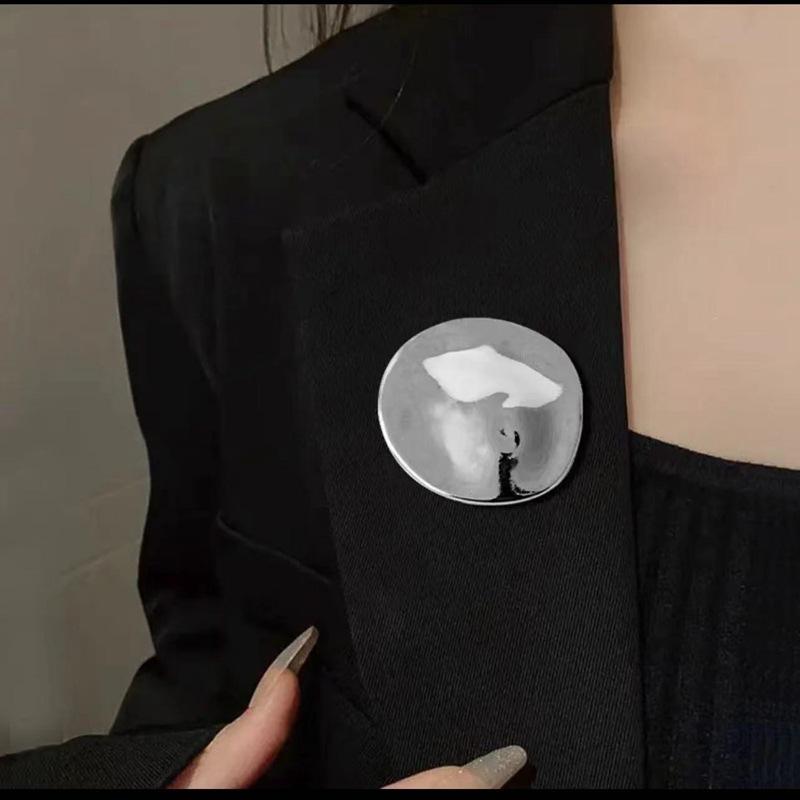 Minimalist Geometric Metal Big Round Brooch Pin Trend Suit Accessories Statement Jewelry for Unisex Men Women