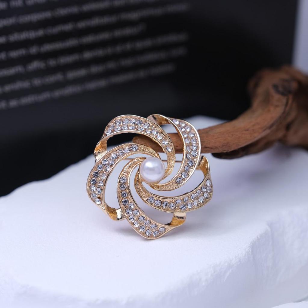 Luxury Korean Sparkling Diamond Brooch Corsage – Simple, Fashionable Jewelry Pin