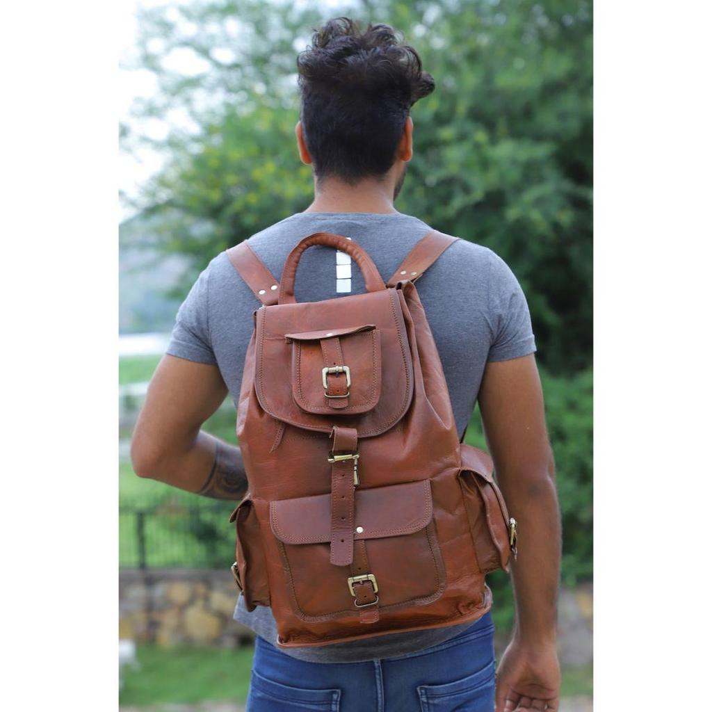 Прочный и стильный коричневый кожаный рюкзак ручной работы. Очаровательный коричневый кожаный рюкзак в винтажном стиле для ваших приключений.
