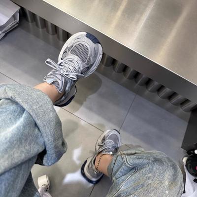 Кожаные кроссовки «папины» женские 2025 новые осенние на платформе ультралегкая мягкая подошва модные повседневные спортивные туфли трендовая обувь