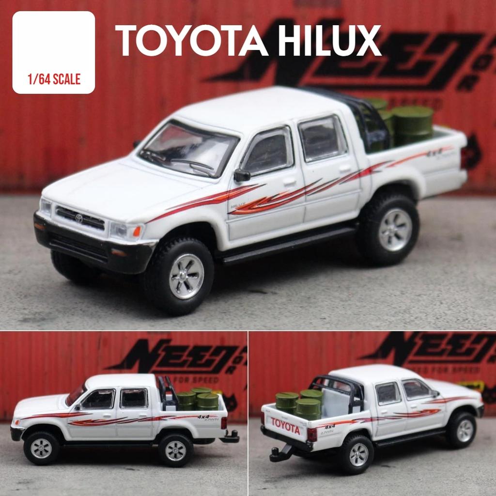 Масштаб 1/64 Игрушечный пикап TOYOTA Hilux Миниатюрная игрушечная машинка Транспортное средство Премиум Модель Свободные колеса Литой металлический сплав Коллекция Подарок