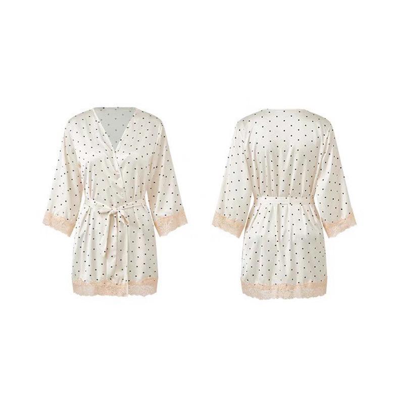 Шикарная ночная сорочка-пижама в горошек с кружевной отделкой, на бретелях-спагетти и с нагрудными вкладышами.