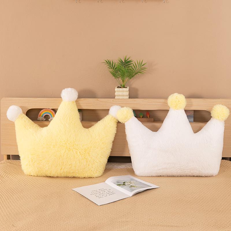 Crown Plush Cushion: Cute Girly Gift for Sofa, Bedside, and Bay Window