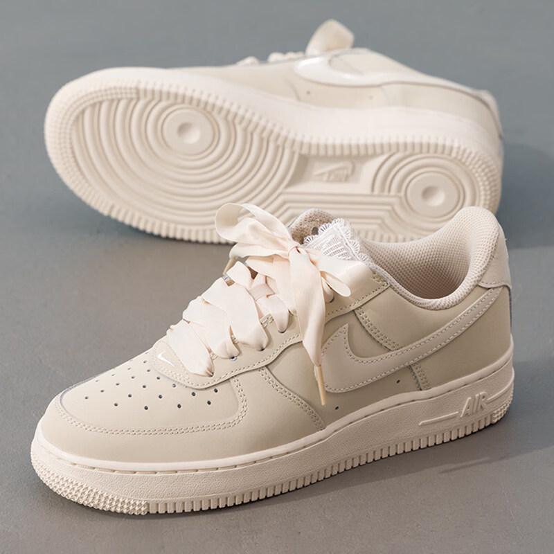Nike Женские кроссовки Force 1 Low-Top IR0871-100