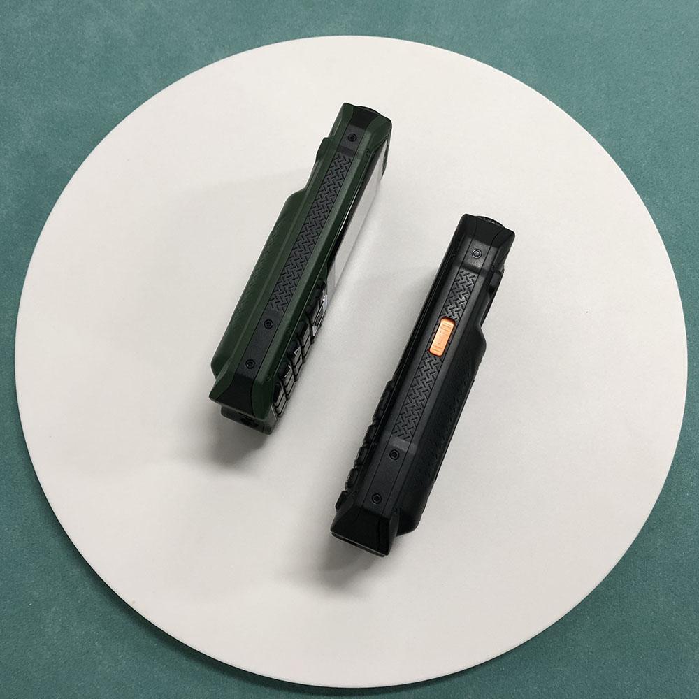 M6000 Кнопка мобильного телефона Экран 2,4 дюйма Большой динамик 2400 мАч Двойной фонарик Камера FM Четыре карты 2G Функциональный телефон