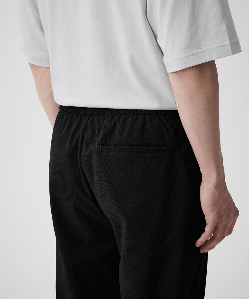 MUSINSA STANDARD Seersucker Loose Tapered Elastic Waist Pants [Black]