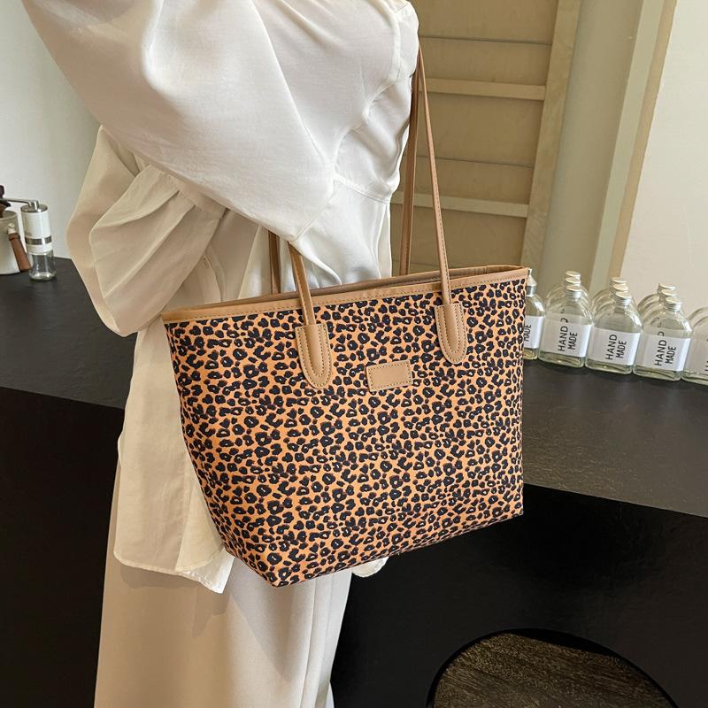 Leopard Print Bag Women's 2025 New Model, Popular This Year, Large-capacity Tote Bag, Foreign Style Splicing, Single Shoulder Class Commuter Bag
