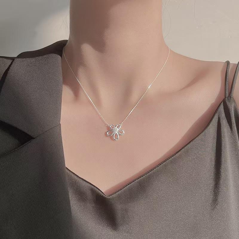 Ожерелье «Подсолнух», комплект женских серег, простой темперамент, высококачественное микроинкрустированное полое пятилепестковое кольцо-цветок, цепочка на ключицу