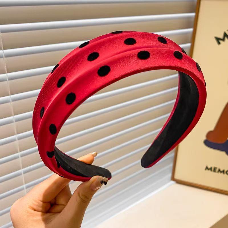 Женская повязка на голову в горошек 2025: Высококлассный, широкий дизайн для более стройного вида