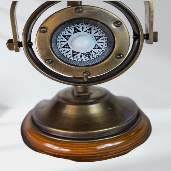 Латунный компас на элегантной подставке. Морская латунь. морской , Уникальное украшение для любителей парусного спорта. Подарок