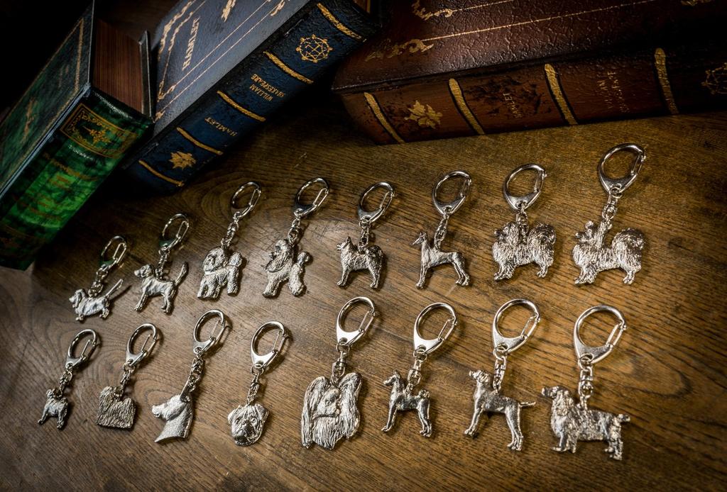 Коллекция брелоков для собак в виде мопса, сделанных в Англии (Глава)