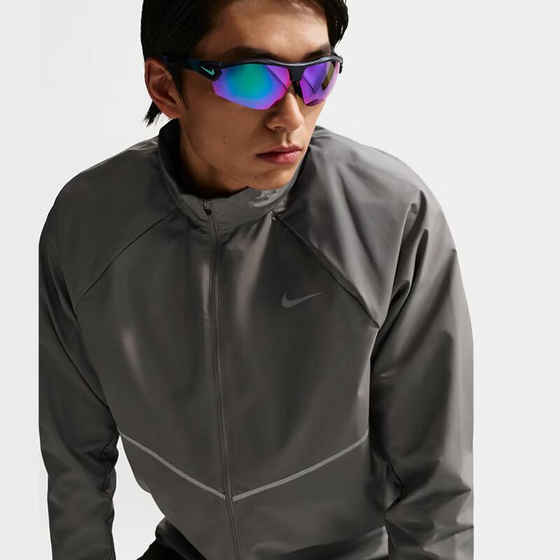 Nike Мужская быстросохнущая куртка для бега с капюшоном