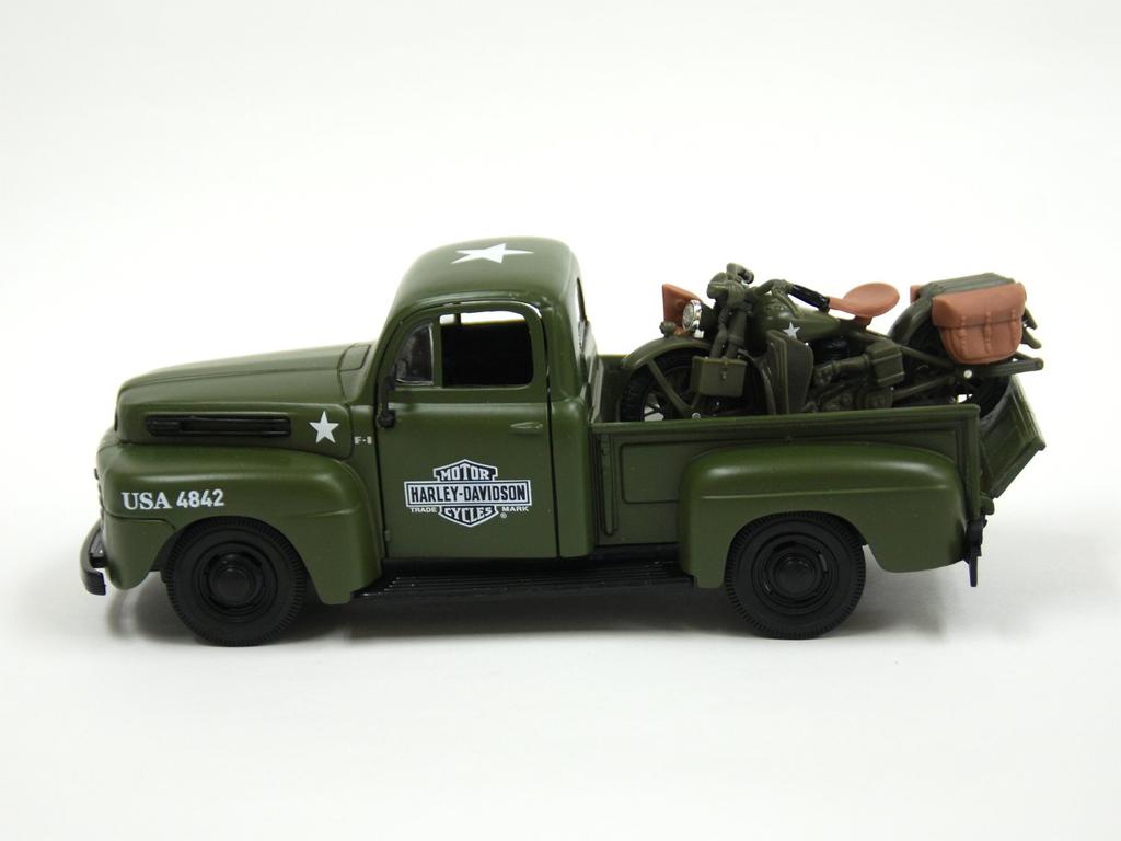 Maisto HD Custom Ford Pickup Flat Head 124 Harley-Davidson F-1 + (Army) 200-152