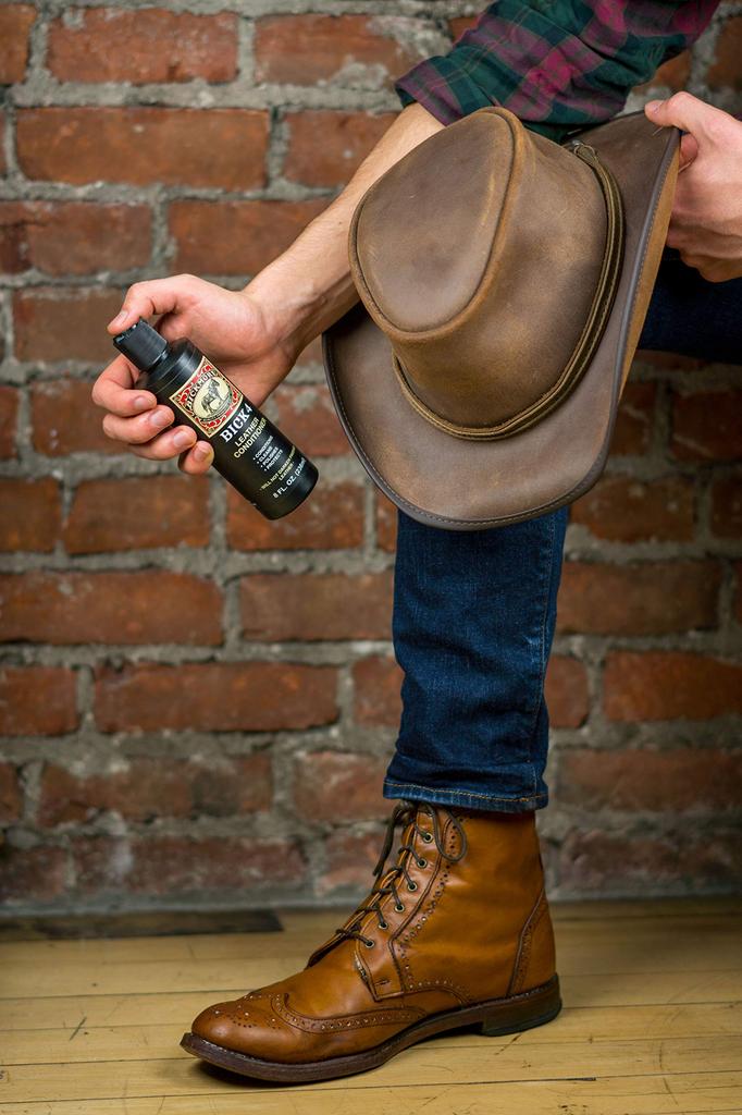 Bickmore Bick 4 Кондиционер для кожи 236 мл Поставляется с 1882 года Очиститель и кондиционер Полирует Защищает Все виды гладкой кожи 8 унций Белый (8