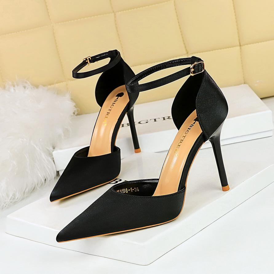 BIGTREE модные простые атласные сандалии на тонком каблуке в европейском стиле с острым носком и полым ремешком одной линии