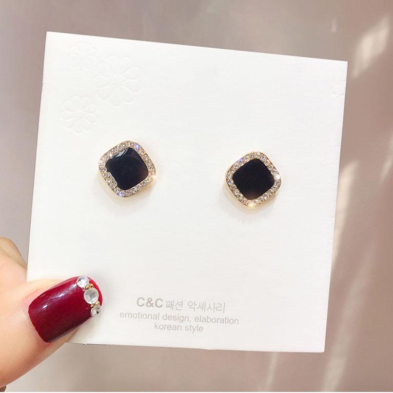 Серебряные серьги-гвоздики Lucky Clover S925: Классический простой дизайн с акцентами в виде бриллиантовой звезды, квадрата, сердца и бабочек