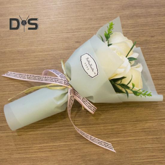 3 головы искусственный букет роз рука держит мыло цветок подарок на день Святого Валентина