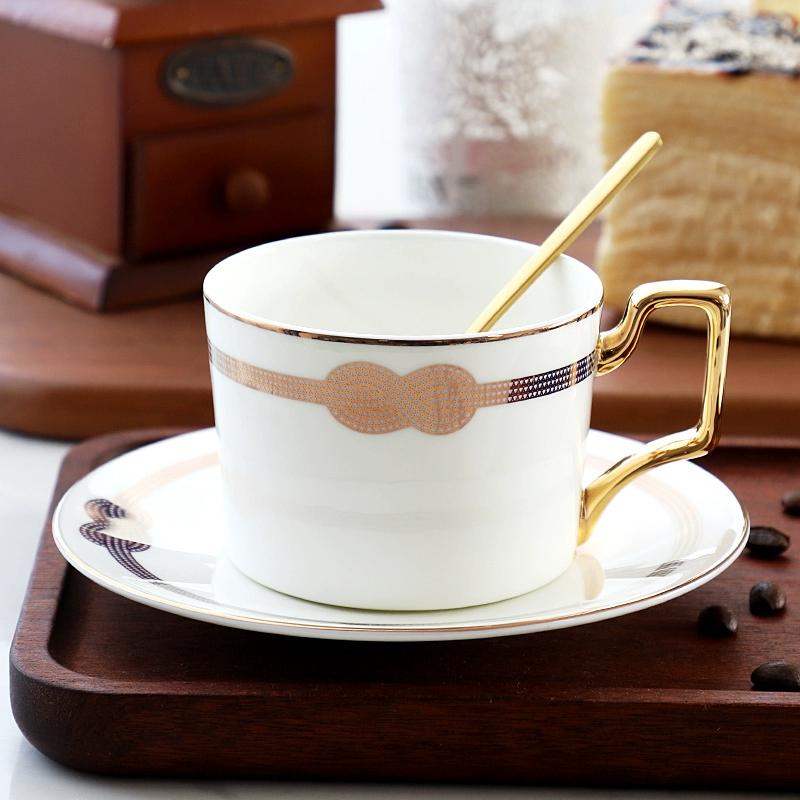 Кофейные чашки и блюдца из тонкого костяного фарфора, 270 мл, красиво глазурованные, с золотой отделкой, чайная чашка с ручкой, керамические кофейные чашки с золотой ложкой