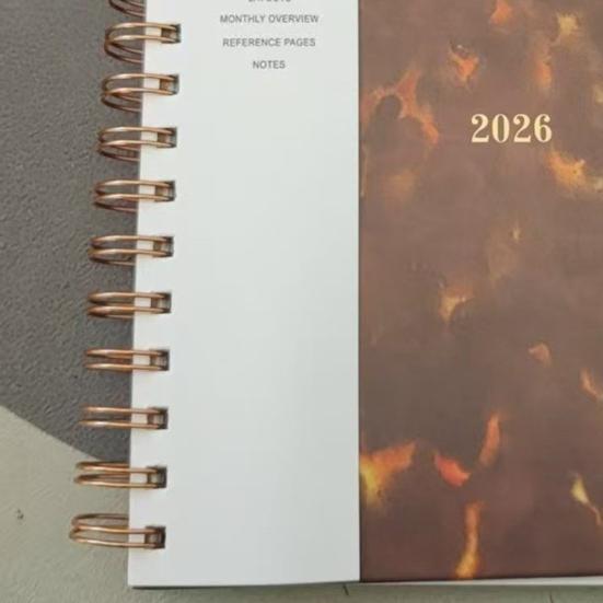 Большой блокнот-планер на спирали на 2026 год с полностраничным еженедельным и ежемесячным разворотом, органайзер на 15 месяцев учебного года, твердая обложка, профессиональный офисный планер.