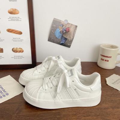 Кеды женские на толстой подошве с мыском-ракушкой, повседневные, для скейтборда, лето 2025, дышащие, новые маленькие белые туфли, мягкая подошва, не устают ноги, универсальные маленькие белые туфли