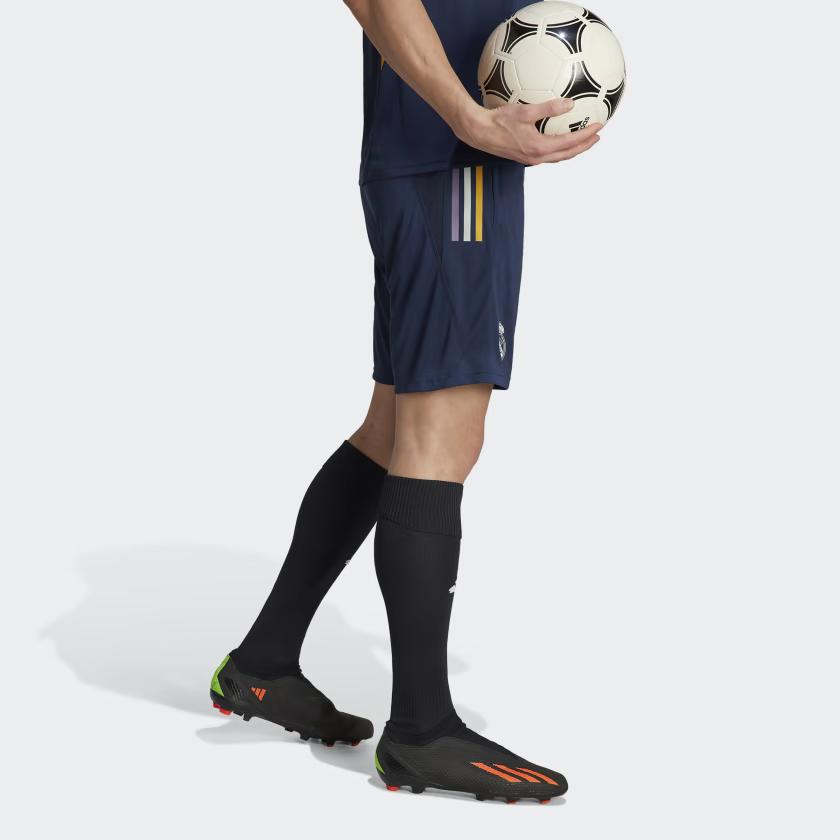 Adidas Тренировочные шорты Real Madrid Tiro 23 с полосатым принтом логотипа, эластичной талией и прямыми штанинами, футбольные шорты сезона 23, мужские шорты, чернильно-синие IB0870