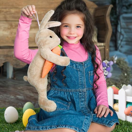 Плюшевая фигурка кролика, стоящая, Пасхальное украшение с морковкой в руке, Мягкие розовые уши, Верхушка для елки, Праздничное украшение для дома, Внутренний подарочный реквизит