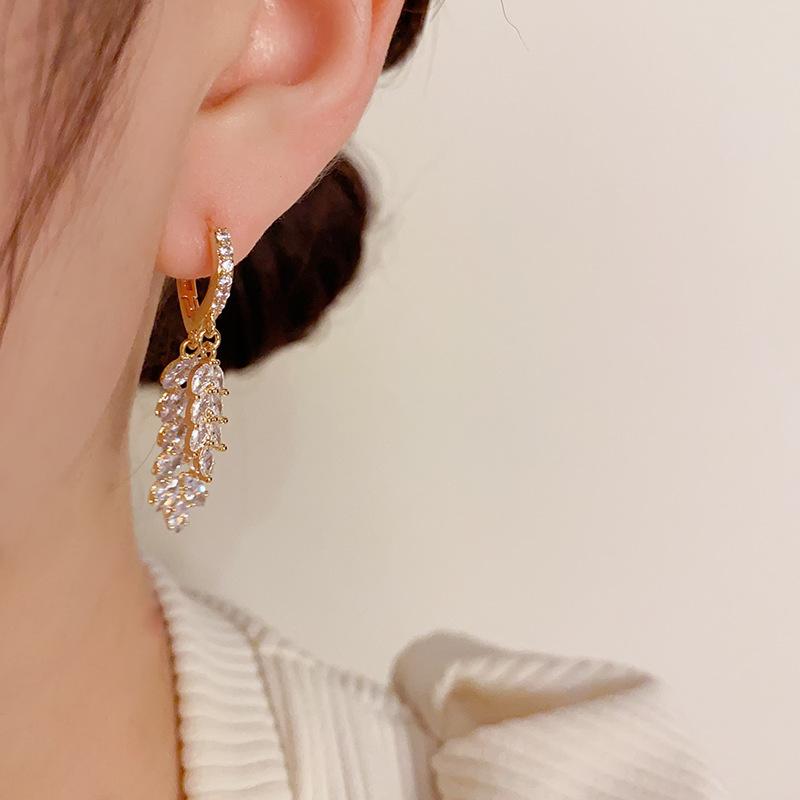 Korean Style Light Luxury Zircon Leaf Earrings High-end Niche Design Versatile Tassel Earrings Fashionable Earrings