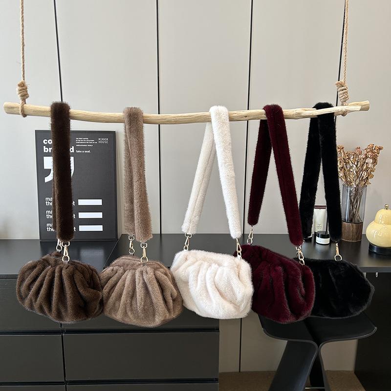 Plush bag retro hand carry cloud bag women's autumn and winter new fluffy pleated foreign style versatile shoulder messenger bag