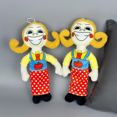 Улыбающиеся твари Бобби-учительница, кукла ужасов, улыбающаяся плюшевая игра