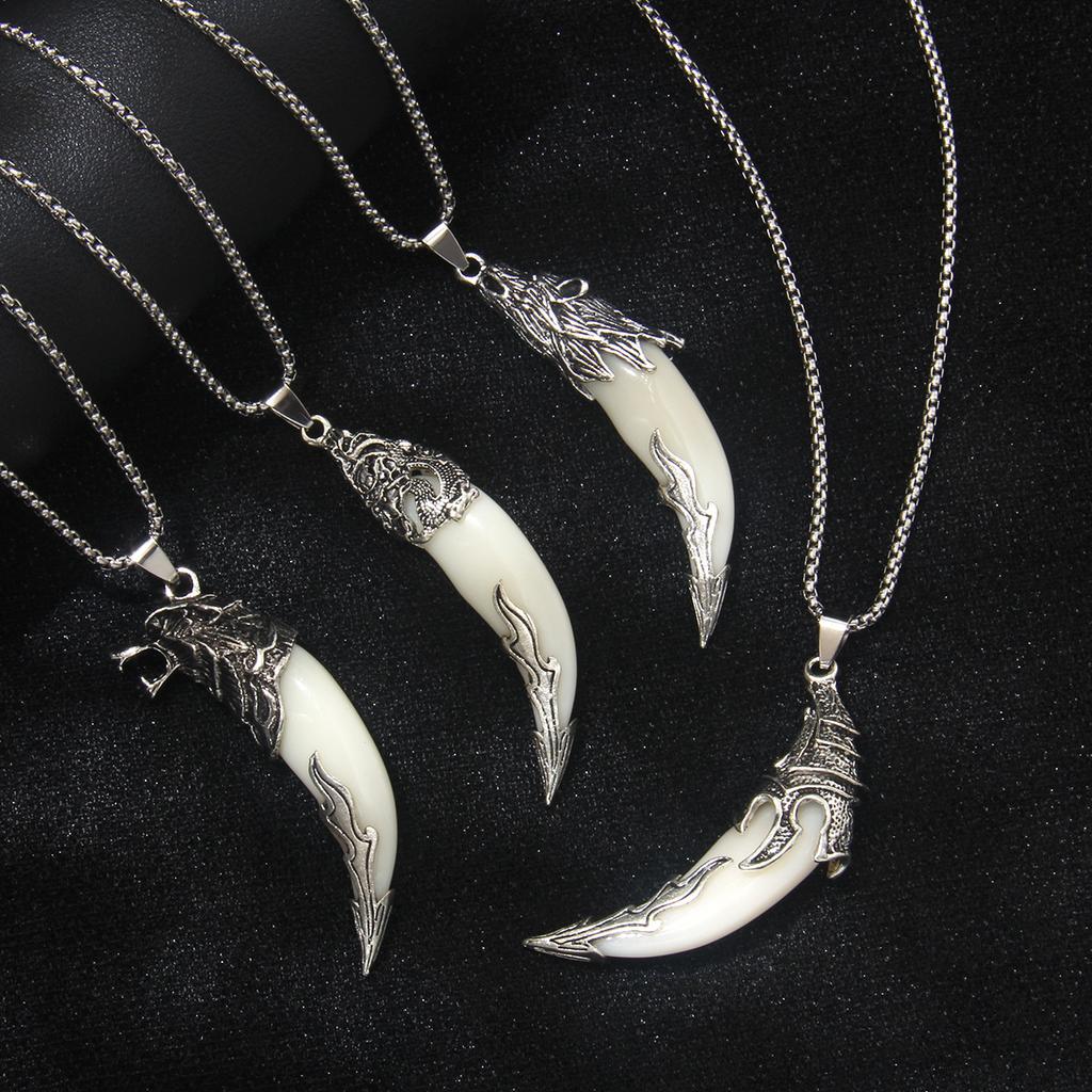 Retro Domineering Simulation Acrylic Wolf Tooth Stainless Steel Necklace