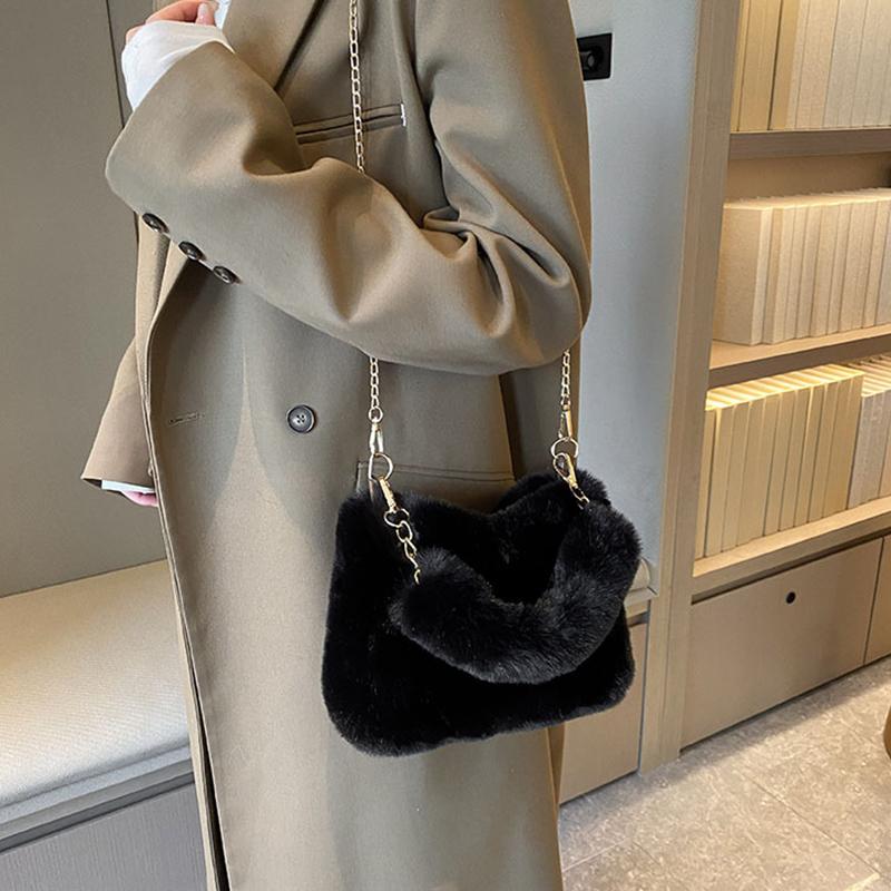 Simple Faux Fur Tote Bucket Bag Metal Chain Crossbody Bag For Women's Daily Casual Use Plush Bag Furry Purse CLE