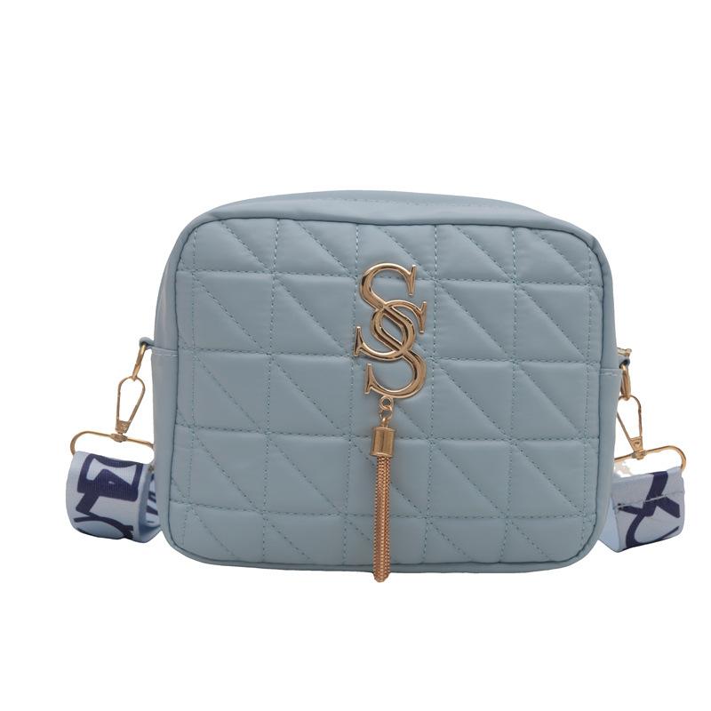 Ромбовидная вышитая нитью простая и модная женская сумка через плечо 2024 года, новая маленькая свежая сумка через плечо в иностранном стиле, модный тренд, маленькая квадратная сумка