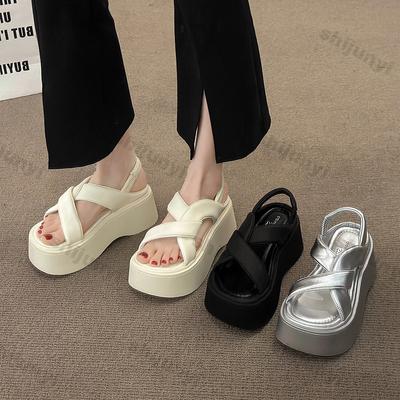 Модные женские римские сандалии 2025 Лето Новые на платформе с увеличением высоты Мягкая подошва Пляжная обувь Уличная мода Удобная повседневная обувь