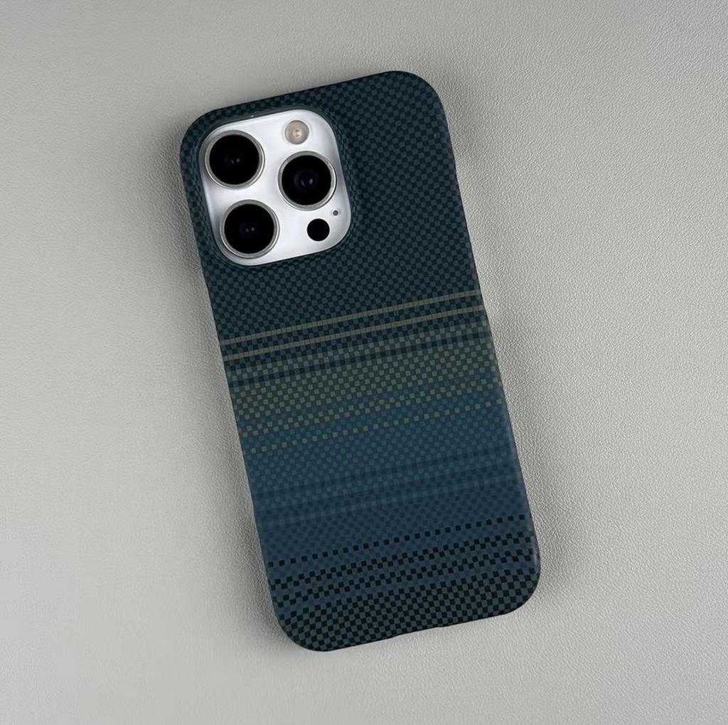 Магнитный чехол из кевлара для iPhone 17 Pro Max - Дизайн «Закатные горы», Тонкий, Легкий, Защита от падений