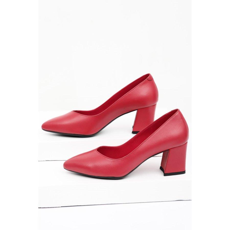 Женские кожаные классические туфли на каблуке