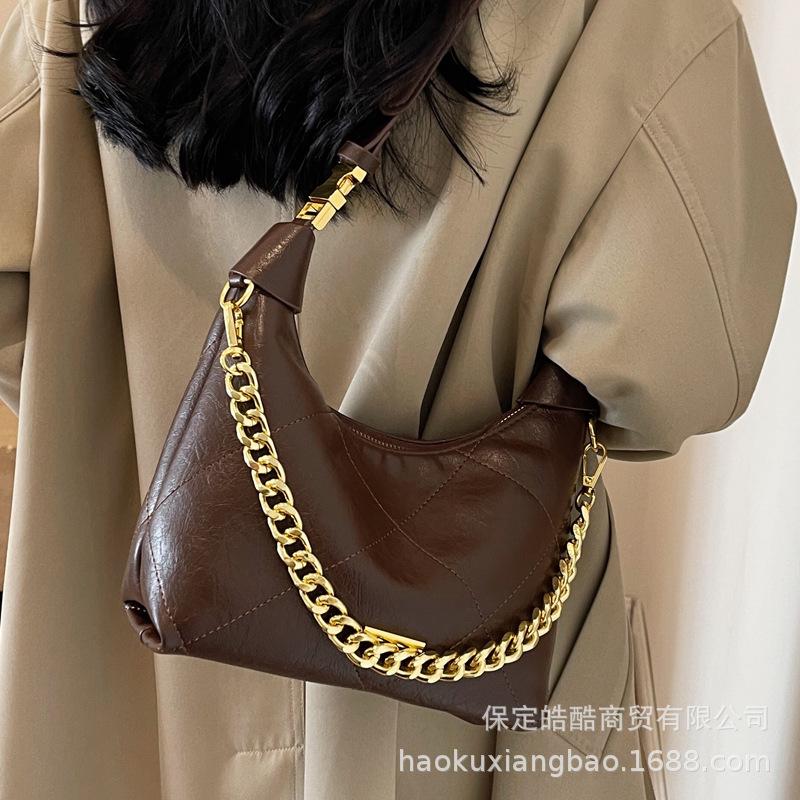 В этом году популярные женские сумки большой вместимости 2025 новая осенне-зимняя текстурированная ромбовидная сумка на плечо с цепочкой популярная сумка-ведро