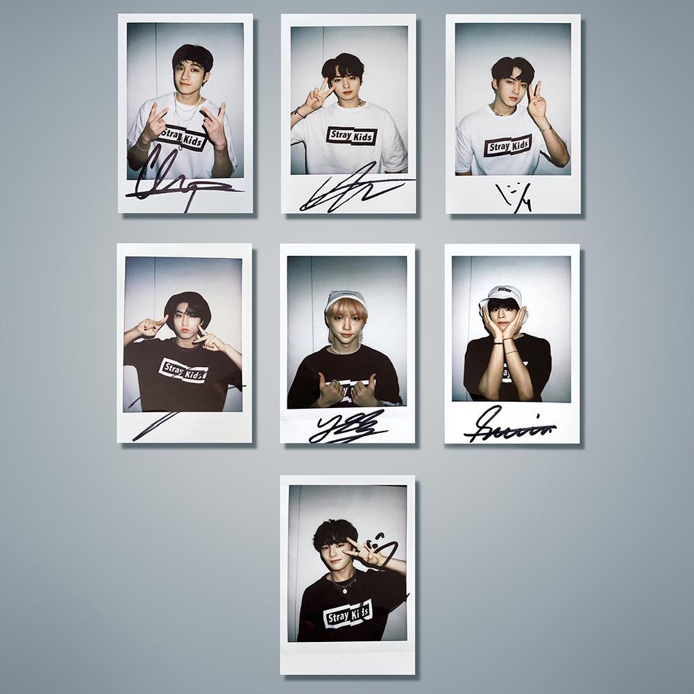 Автографованный набор LOMO-карточек STRAY KIDS с бонусной открыткой
