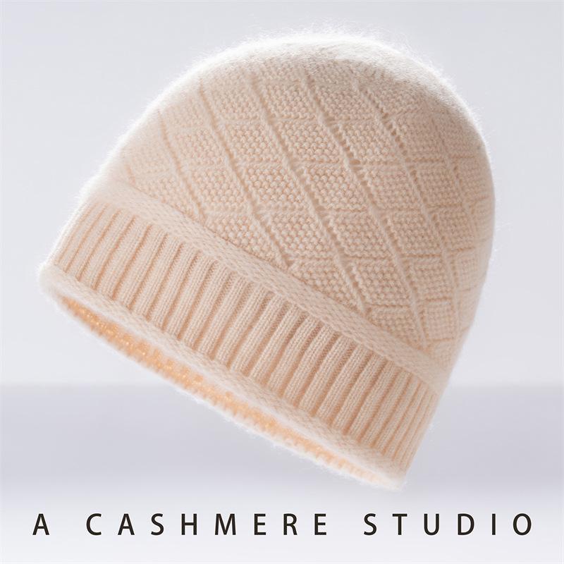 Customized autumn and winter new cashmere blended dome men's and women's warm knitted hats are in stock.