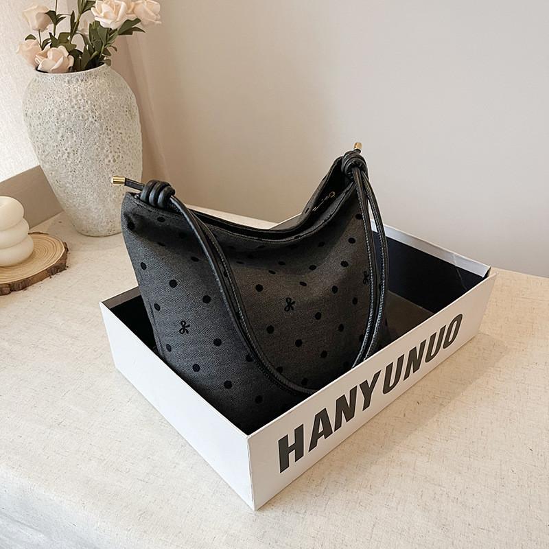 Stylish And Chic Bucket Bag For Women With Unique Design In Fashionable Colors And Patterns