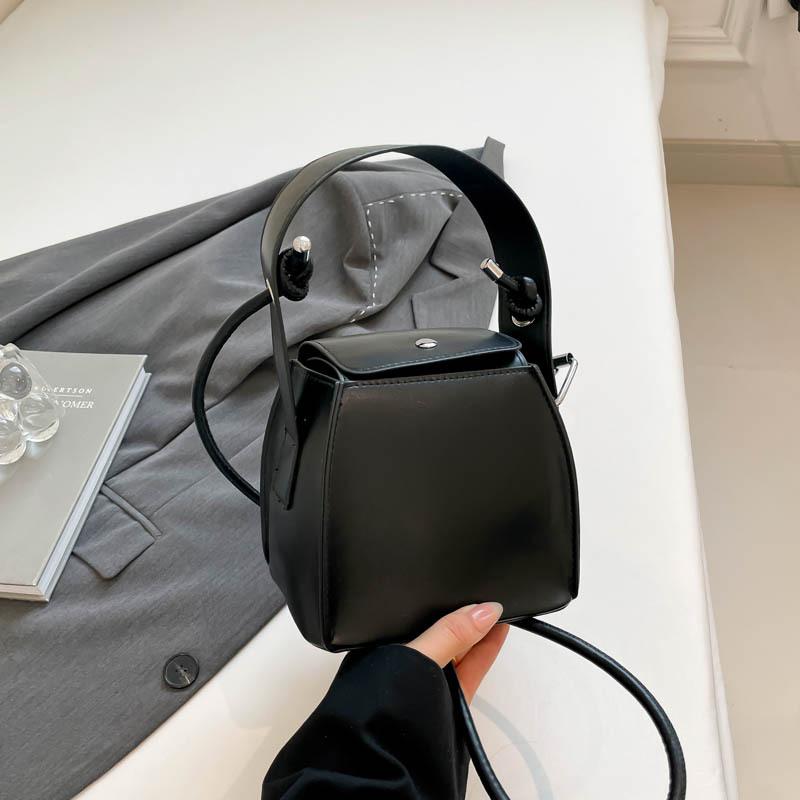 Нишевая квадратная сумка-коробка ручной клади высокой ценности, женская, новая коллекция весна 2025, трендовая, с дизайном иностранной индивидуальности, на плечо, сумка-мессенджер