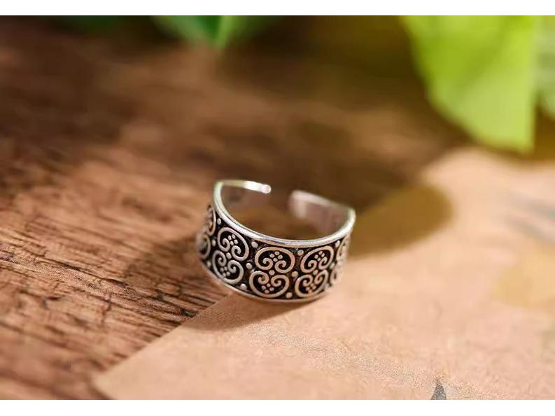 Минималистичное неровное посеребренное женское кольцо на указательный палец, тренд 2025