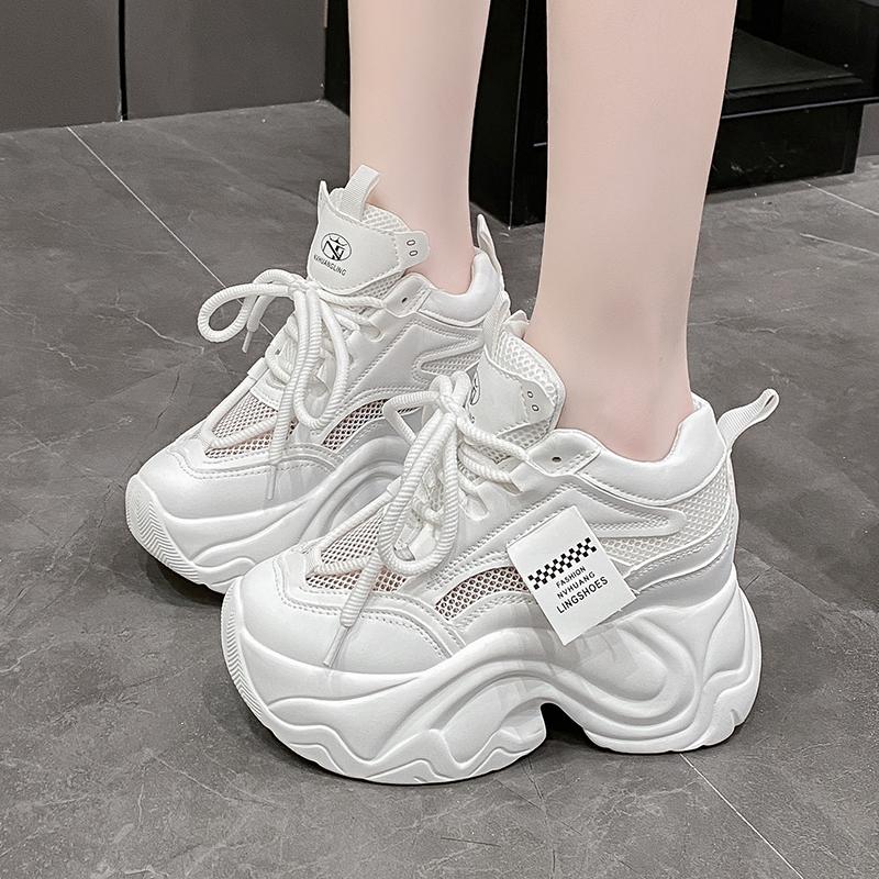 Модные женские кроссовки на высокой платформе, новые летние туфли на танкетке высотой 9,5 см, толстая подошва, кожаные туфли, осенние дышащие сетчатые кроссовки для женщин