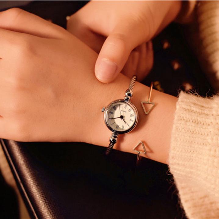 Charm Quartz Fashion Ladies Clock Hot Sale Women Bracelet Popular Stainless Steel Wristwatches Retro Watches Ulzzang High Quality Bangle Luxury
