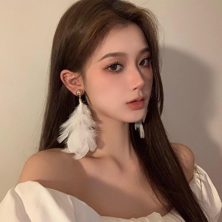 Women Super Fairy White Feather Tassel Earrings, Niche Light Luxury Design, High-End Face Slimming Long Drop Earrings for Round Faces