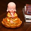 10 см статуя Будды Намасте на солнечной энергии | Талисман на удачу | Милое украшение в виде солнечного монаха | Креативный подарок для дома, офиса или автомобиля | Золотистая отделка