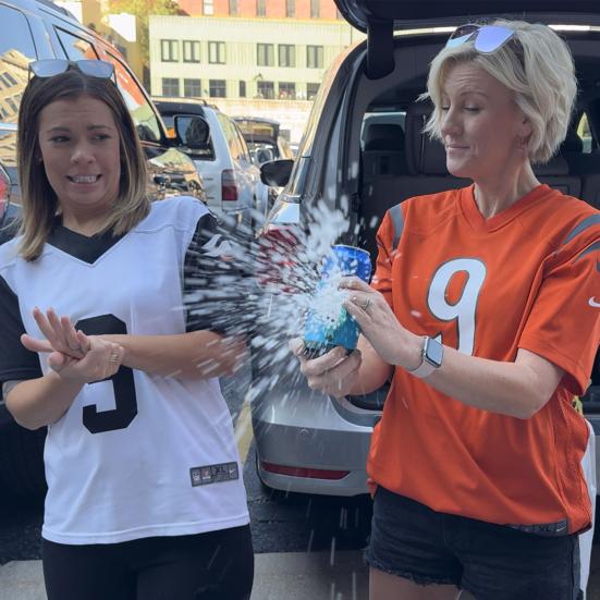 Twist-and-Pass Party Game Multi-player Interactive Beverage Bursting Roulette Game Adults Family Night Bar Bachelor Party Game Prop